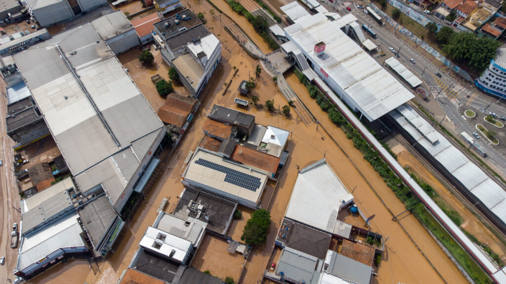 Enchentes e alagamentos são cada vez mais recorrentes com as mudanças climáticas.